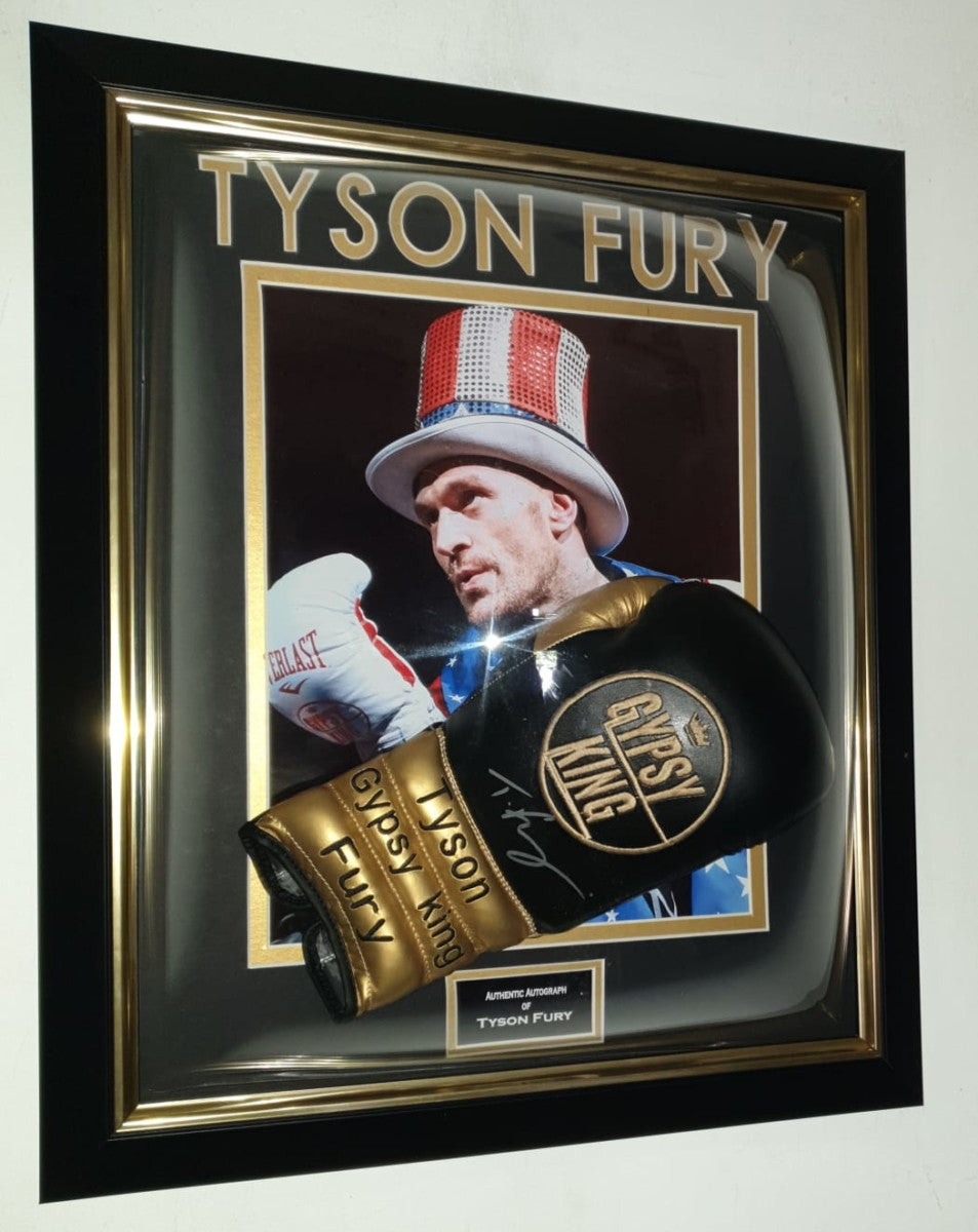 TYSON FURY SIGNED BOXING GLOVE